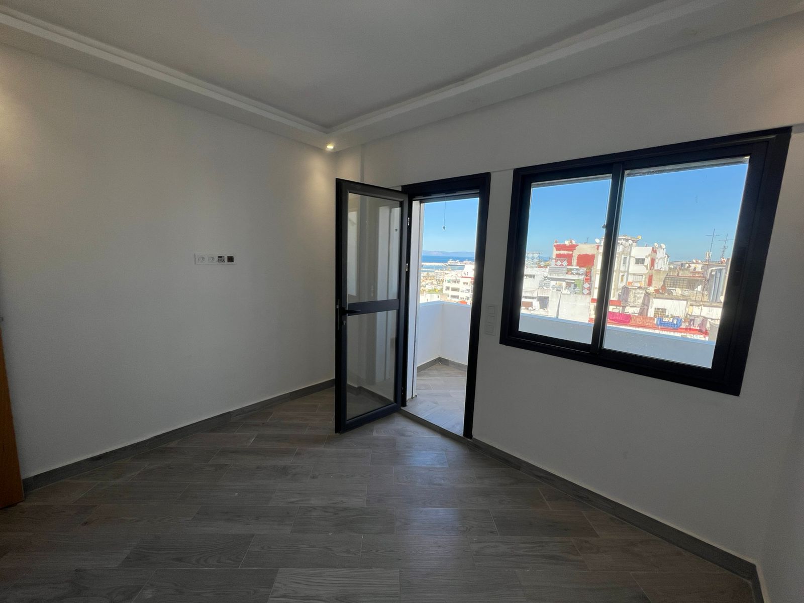 Duplex à vendre – Centre-ville, vue mer - Miniature 2
