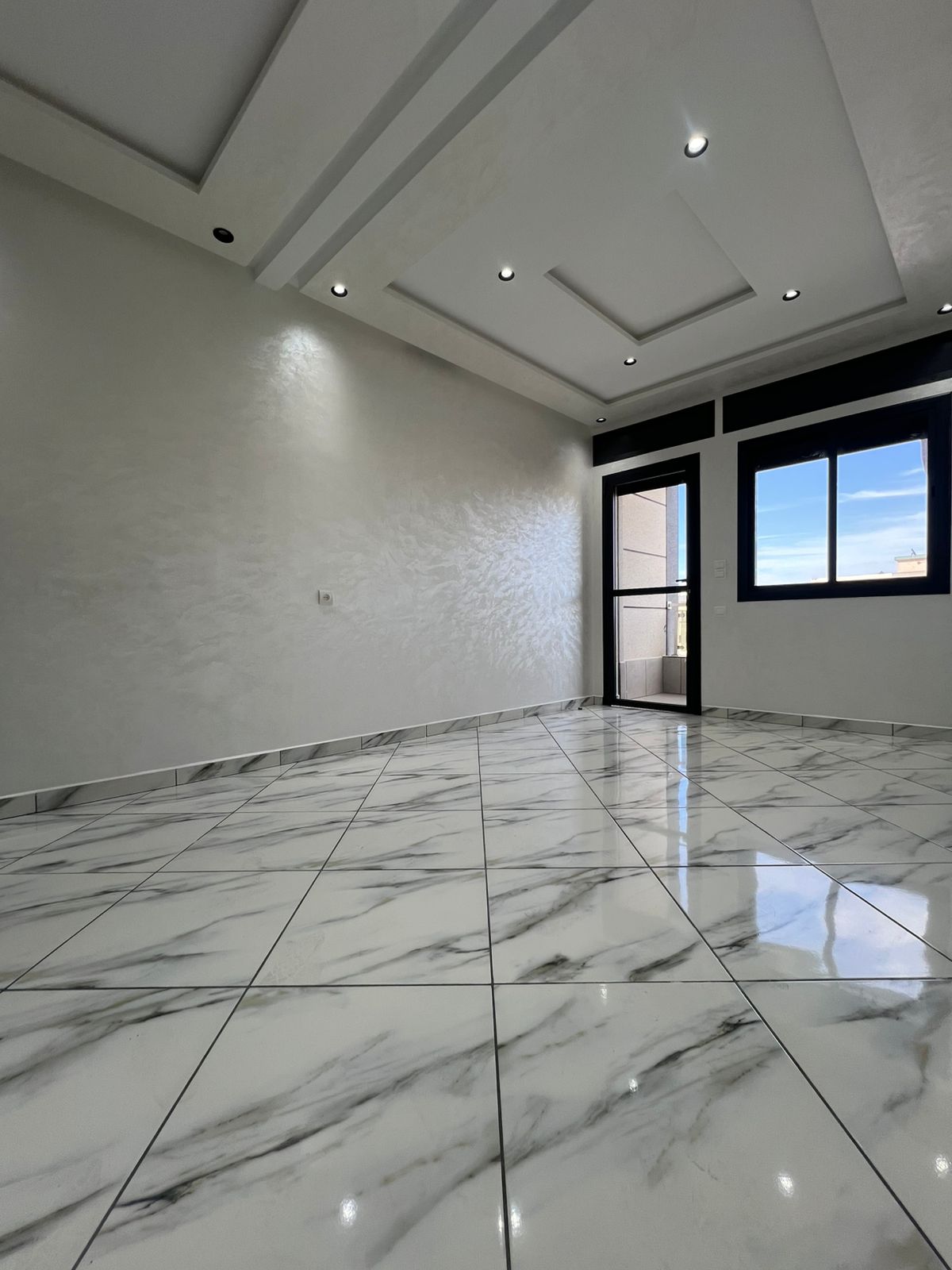 Bureau neuf à louer – Avenue principale Aouama, Tanger