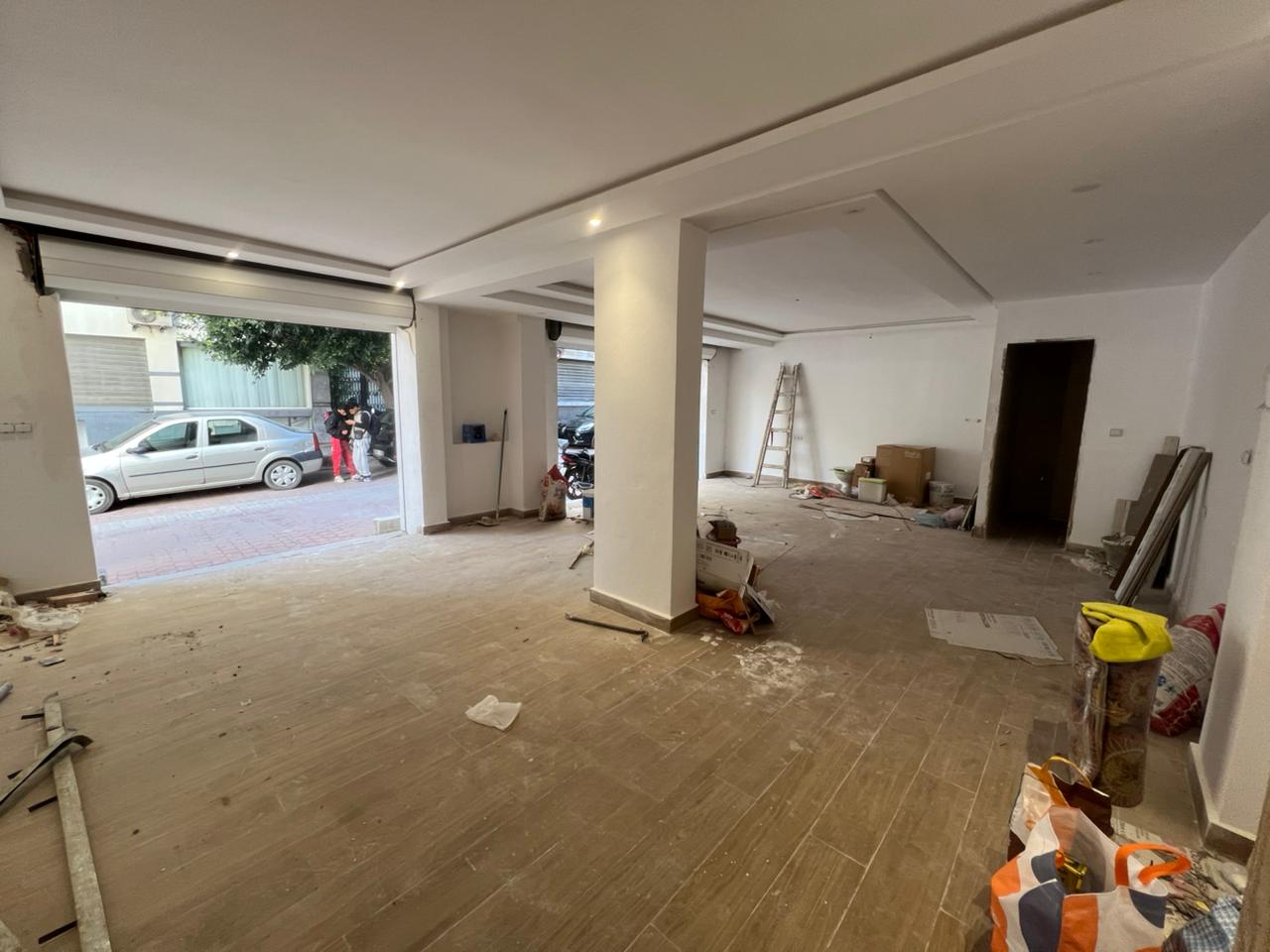 Locaux commerciaux à vendre – Emplacement stratégique en centre-ville