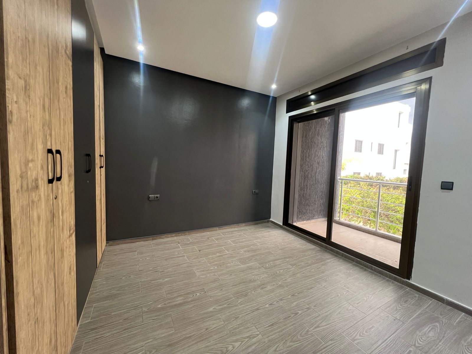Villa à vendre – Route Achakar, Complexe Assalam | Confort, espace & cadre paisible - Miniature 2