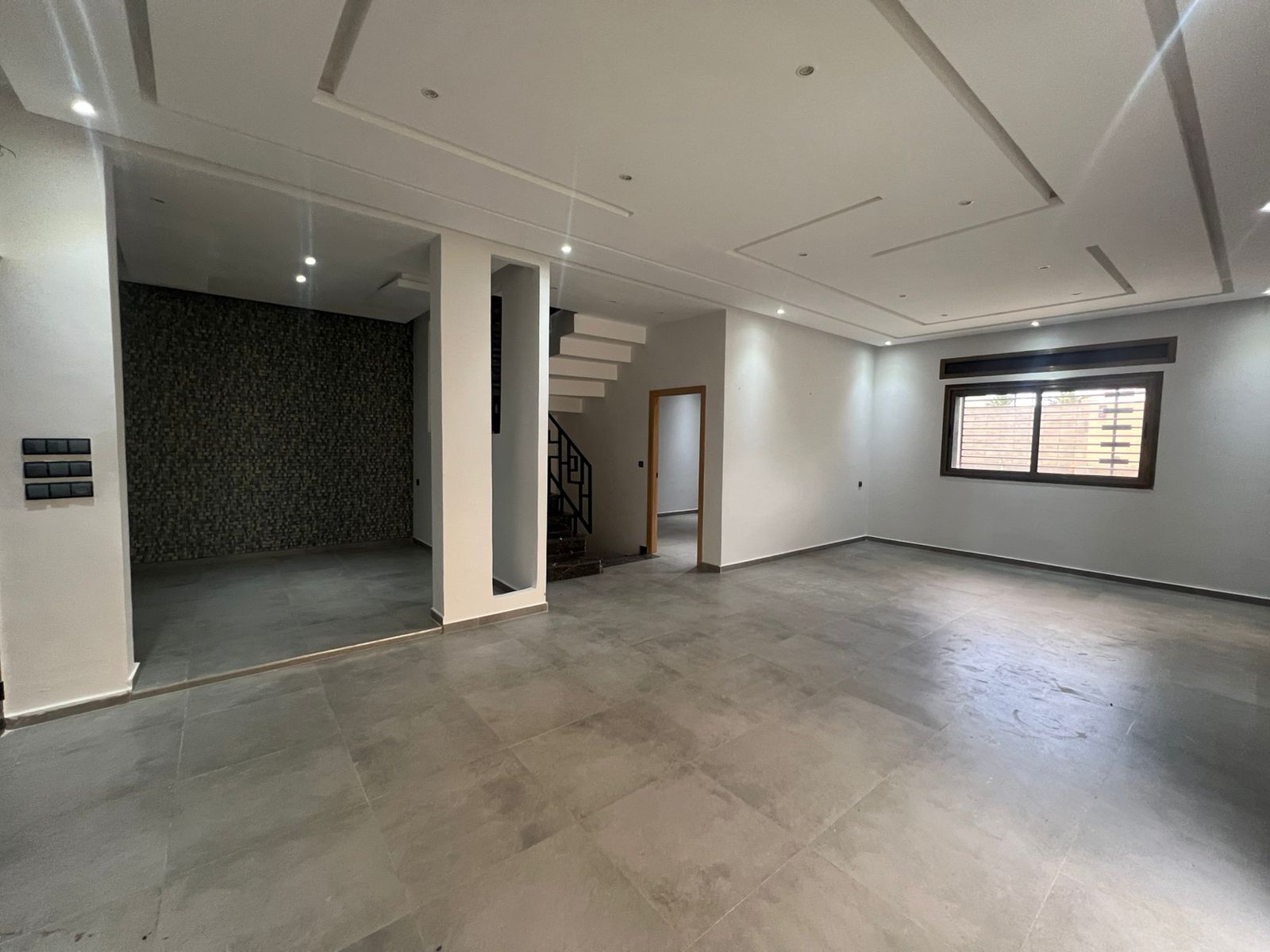 Villa à louer – Route Achakar, Complexe Assalam | Confort, espace & cadre paisible