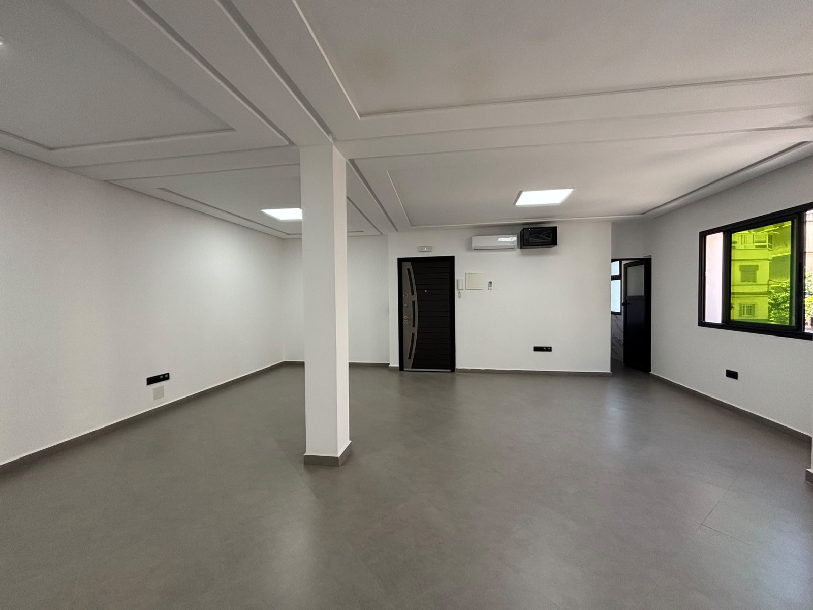 MDK Immobilier présente un bureau de 60 m² à louer à long terme. - Miniature 3