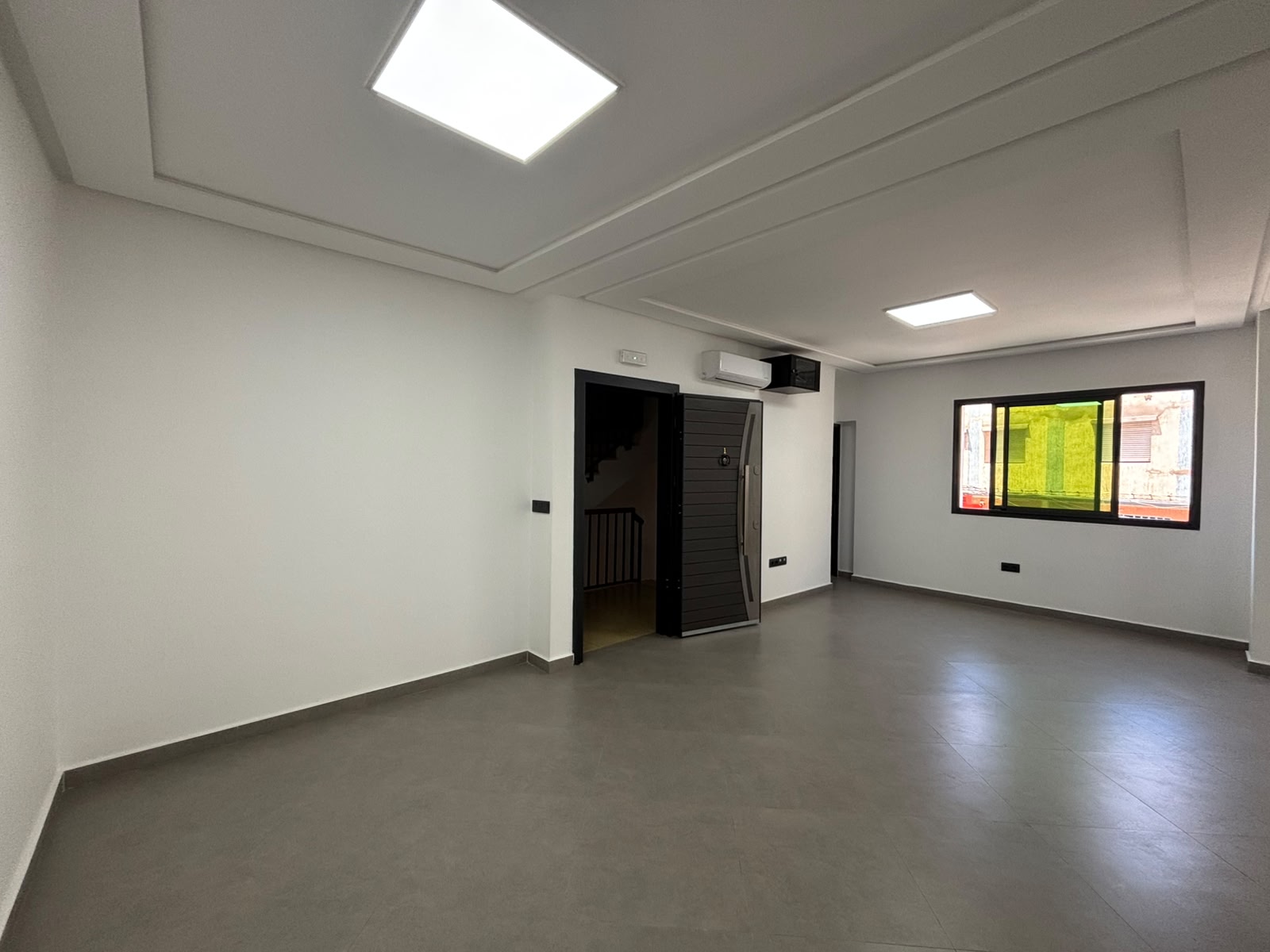 MDK Immobilier présente un bureau de 60 m² à louer à long terme. - Miniature 2