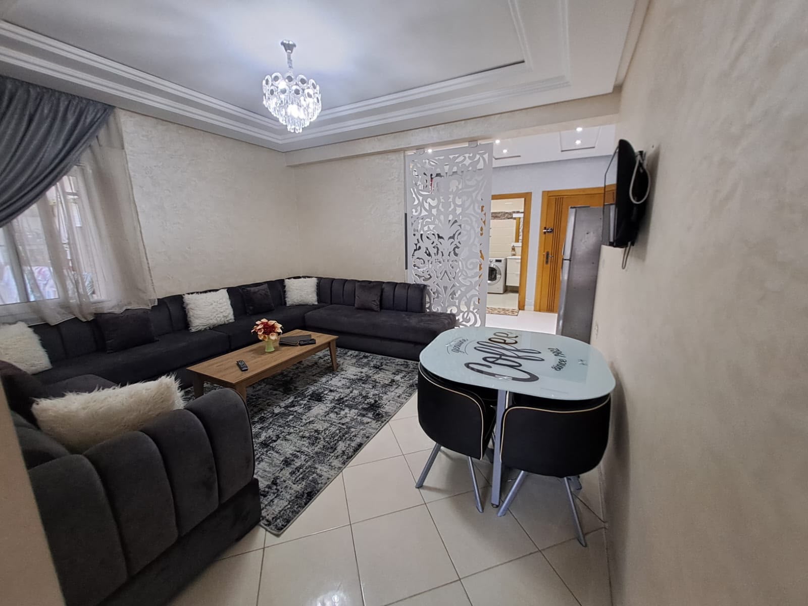 Furnished Apartment in the Heart of Downtown - Image 1