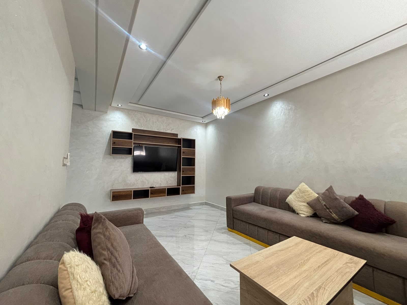 Opportunité Rare – Bel Appartement Meublé à Louer à Moulay Ismail - Miniature 1