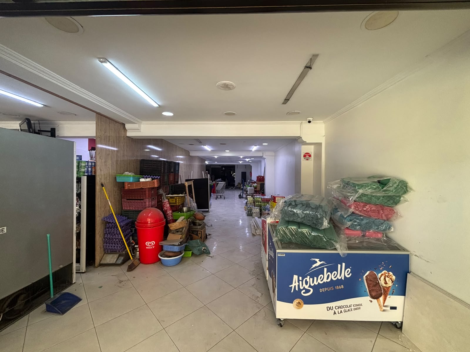 Local Commercial 208 m² – Emplacement Premium au Centre-Ville - Miniature 2